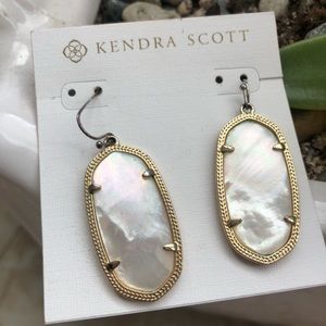 Kendra Scott Elle earrings in Ivory
